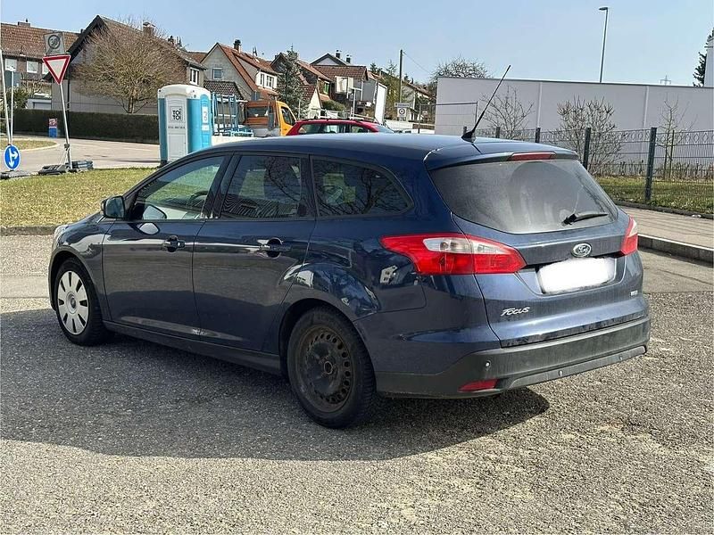 Gebraucht Ford Focus 101 PS (74 kW) 2013 Blau Kombi