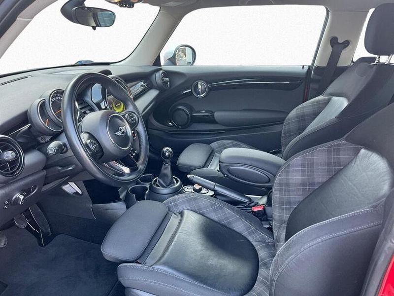 Gebraucht Mini Cooper Chili 136 PS (100 kW) 2017 Blazing red ii (rot) Kleinwagen