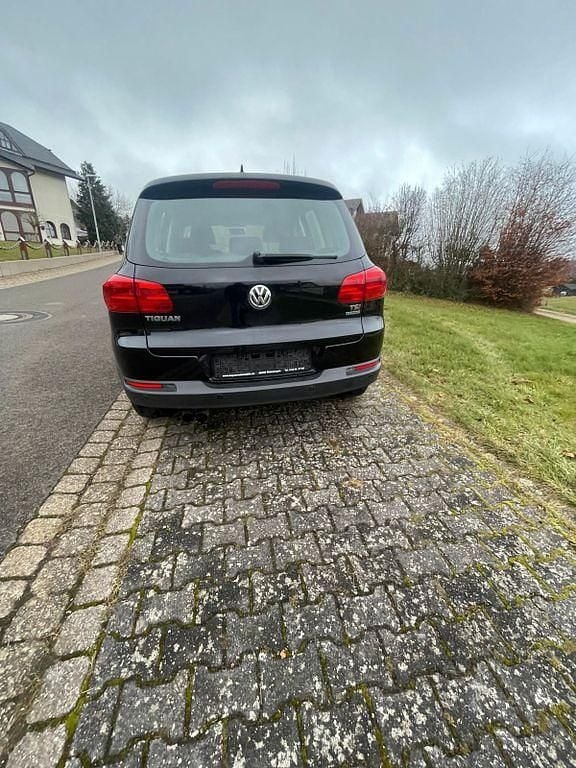 Gebraucht VW Tiguan Trendline 122 PS (89 kW) 2014 Schwarz SUV