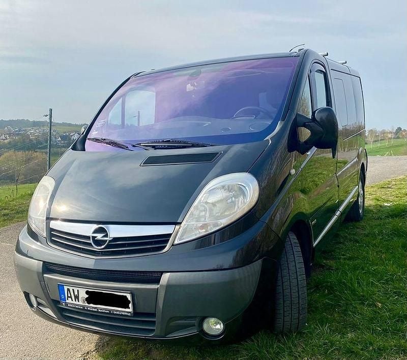 Gebraucht Opel Vivaro 145 PS (106 kW) 2011 Schwarz Van / Kleinbus