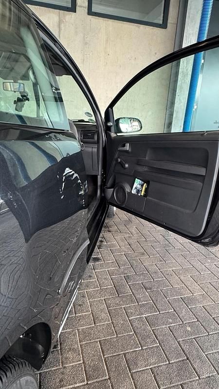 Gebraucht VW Fox 54 PS (39 kW) 2007 Schwarz Kleinwagen