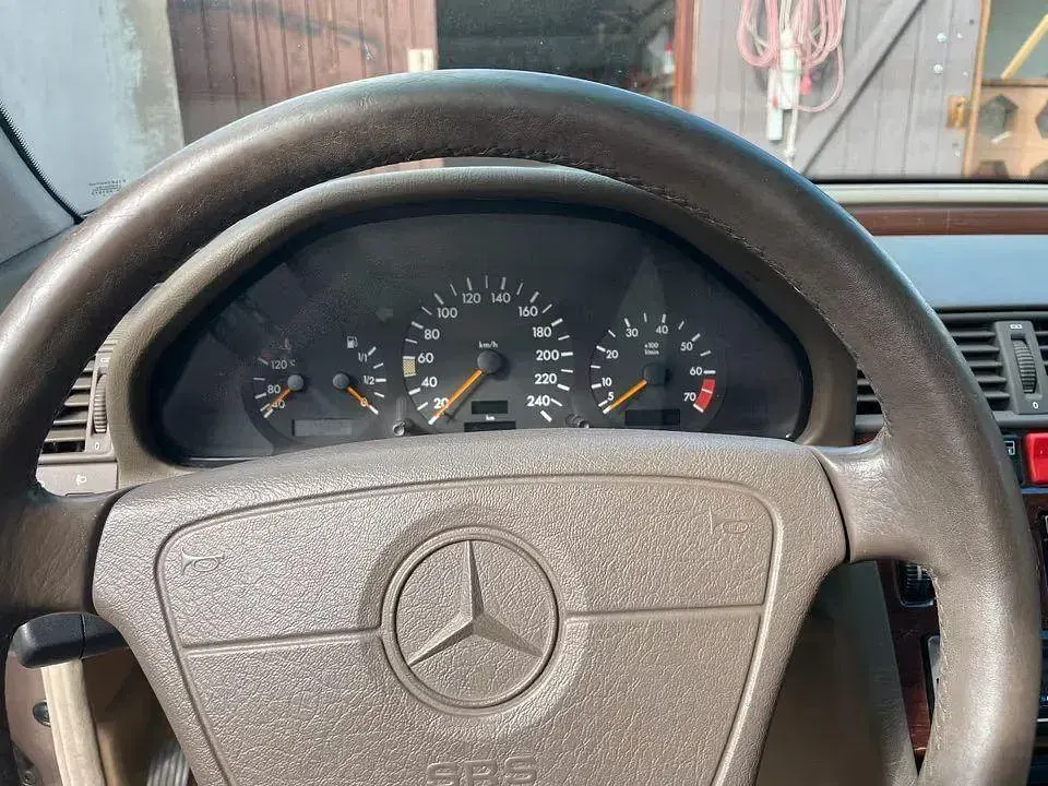 Gebraucht Mercedes C180 Elegance 122 PS (89 kW) 1994 Limousine