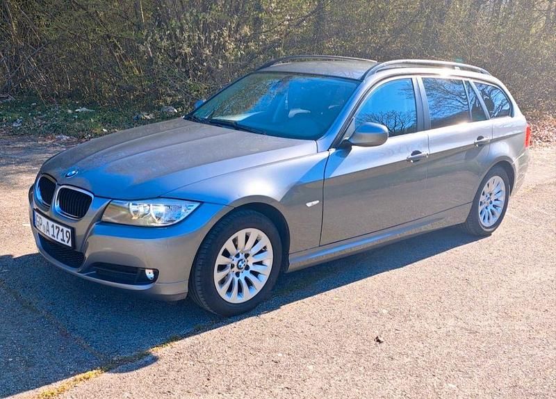 Gebraucht BMW 320 177 PS (130 kW) 2009 Grau Kombi