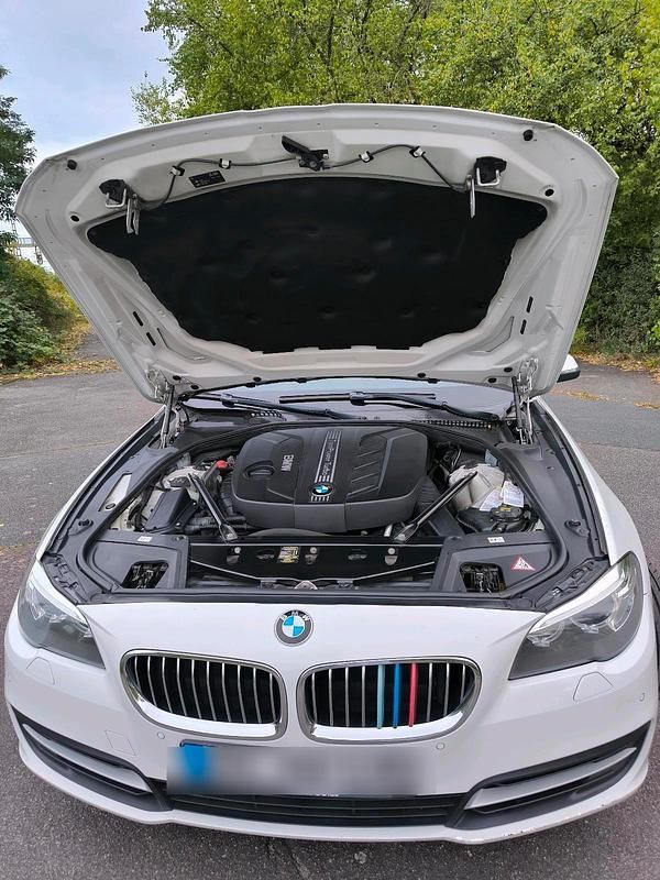 Weiß Gebraucht 2015 BMW 525 Kombi | 9.990 € (Guter Preis) - Bild 1/4