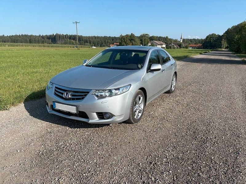 Silber Gebraucht 2011 Honda Accord Executive Limousine | 9.500 € (Fairer Preis) - Bild 1/4