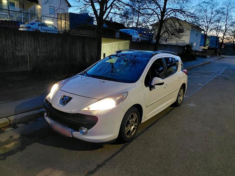 Weiß Gebraucht 2008 Peugeot 207 Kombi | 1.100 € (Guter Preis) - Bild 1/4
