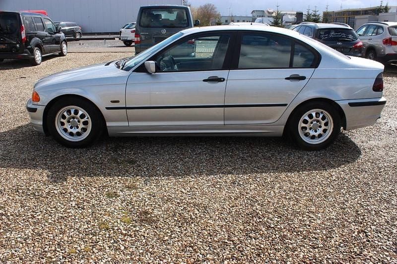Używany BMW 320 136 KM (100 kW) 2000 Srebrny Sedan/Limuzyna