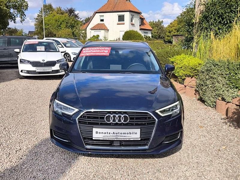 Używany Audi A3 Design 150 KM (110 kW) 2019 Niebieski Sedan/Limuzyna