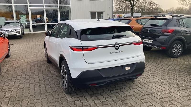 Second-hand Renault Megane E-Tech Evolution 96 kW (131 CP) 2023 Alb Berlinǎ