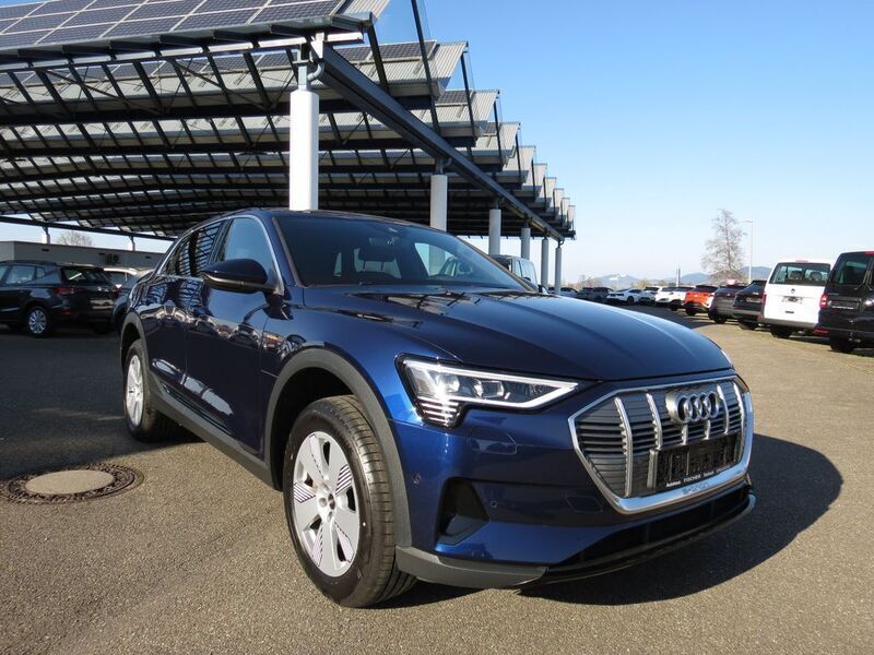Blau Gebraucht 2022 Audi e-tron SUV | 29.900 € (Guter Preis) - Bild 1/4