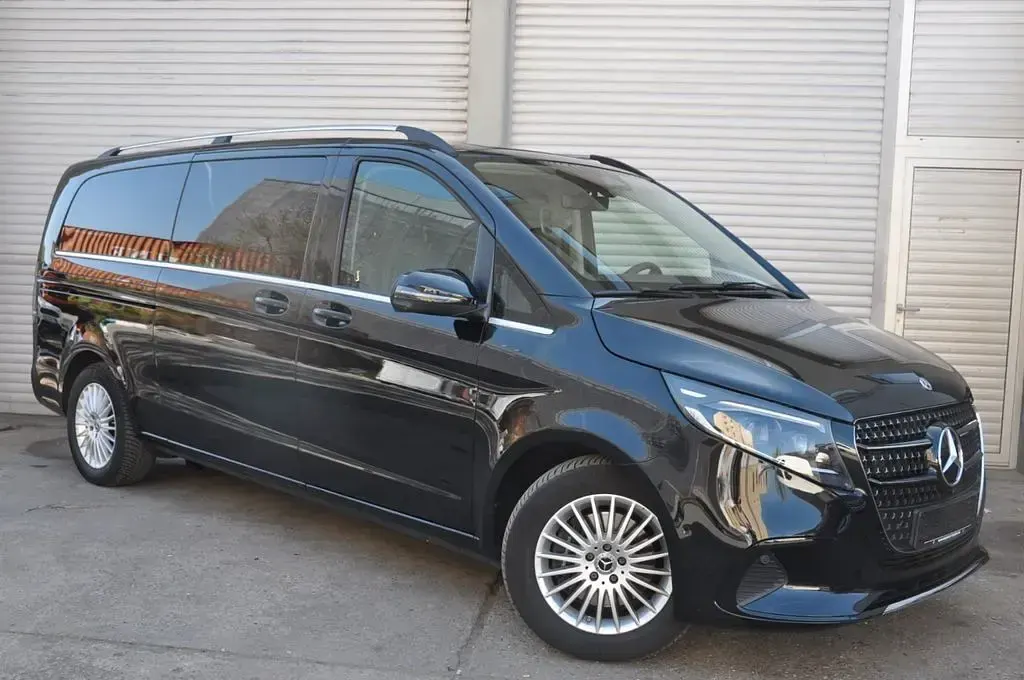 Gebraucht Mercedes V300 Avantgarde 237 PS (174 kW) 2024 Schwarz Van / Kleinbus