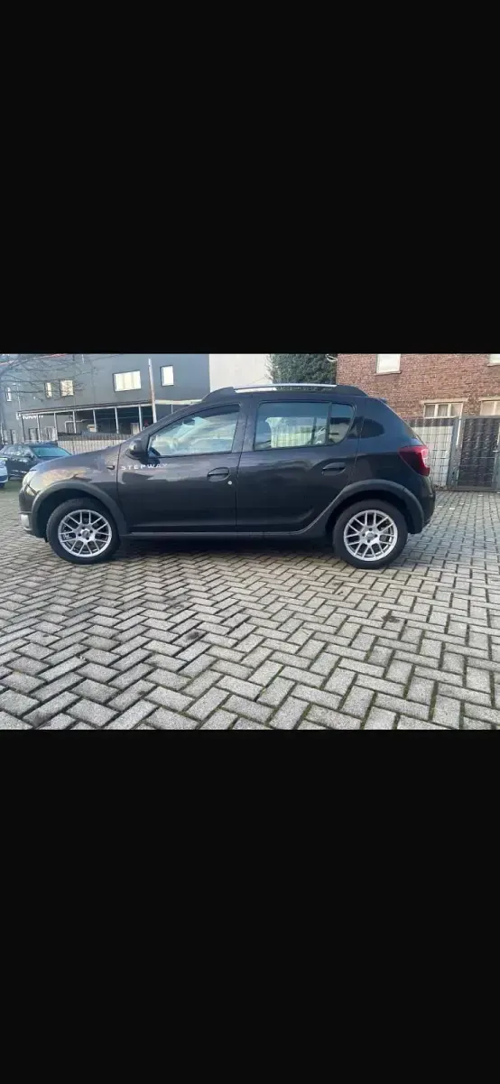 Gebraucht Dacia Sandero Stepway 90 PS (66 kW) 2014 Schwarz Kleinwagen