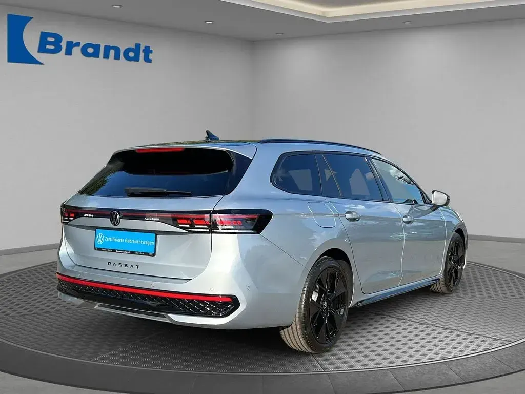 Gebraucht VW Passat R-line 193 PS (141 kW) 2025 Silber Kombi