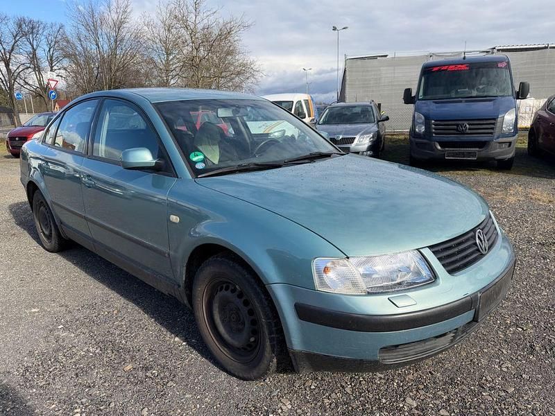 Gebraucht VW Passat 101 PS (74 kW) 1998 Blau Limousine