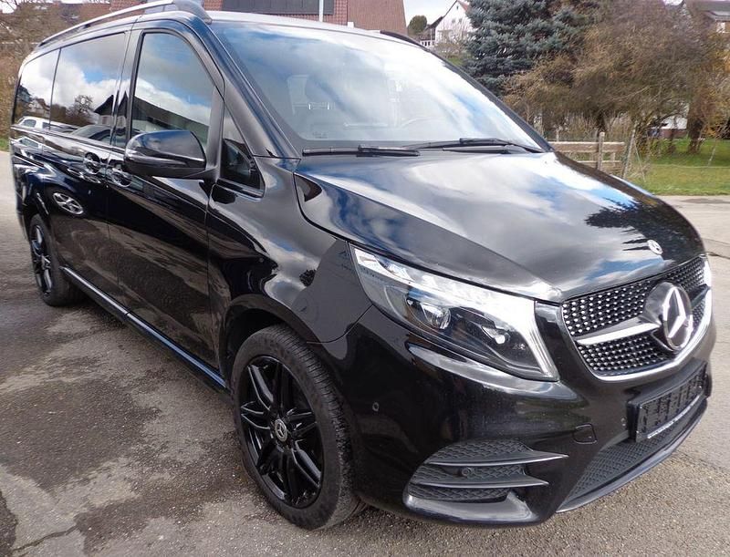 Gebraucht Mercedes V300 Avantgarde Edition 237 PS (174 kW) 2022 Schwarz Van / Kleinbus