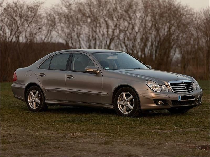 Gebraucht Mercedes E200 Classic 136 PS (100 kW) 2008 Silber Limousine