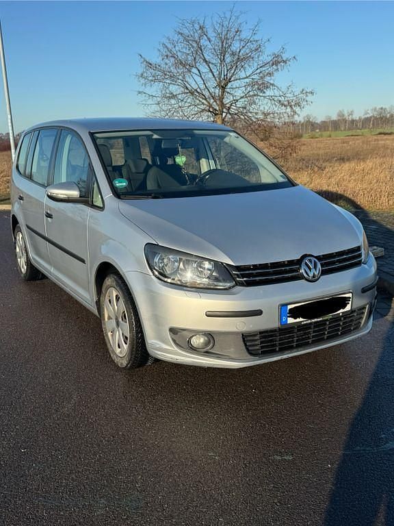 Gebraucht 2011 VW Touran Trendline Van / Kleinbus | 7.499 € (Etwas zu teuer) - Bild 1/4