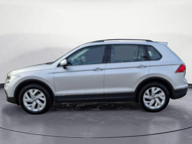 Gebraucht VW Tiguan Life 150 PS (110 kW) 2023 Reflexsilber metallic SUV