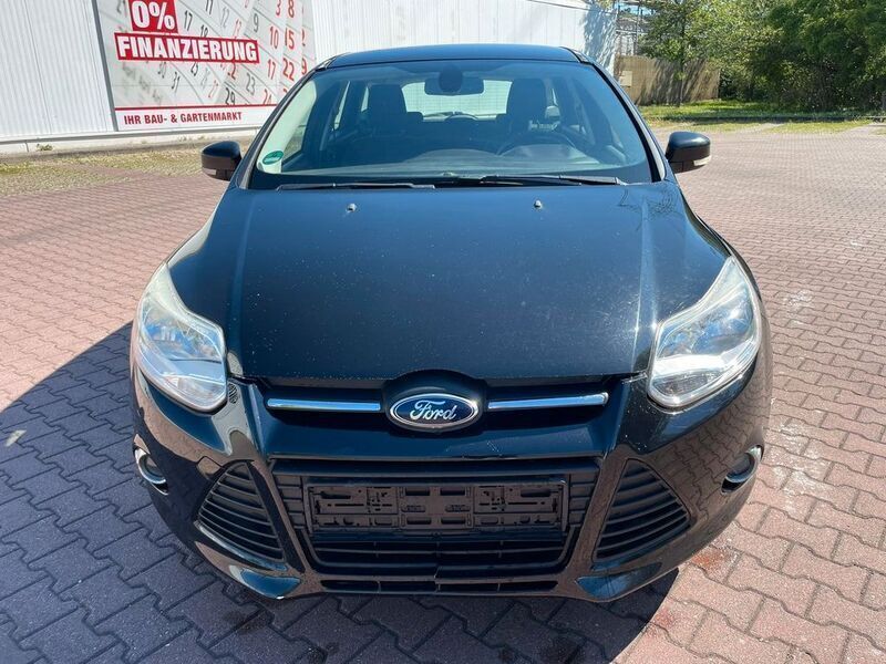 Gebraucht Ford Focus Trend 125 PS (91 kW) 2012 Schwarz Limousine