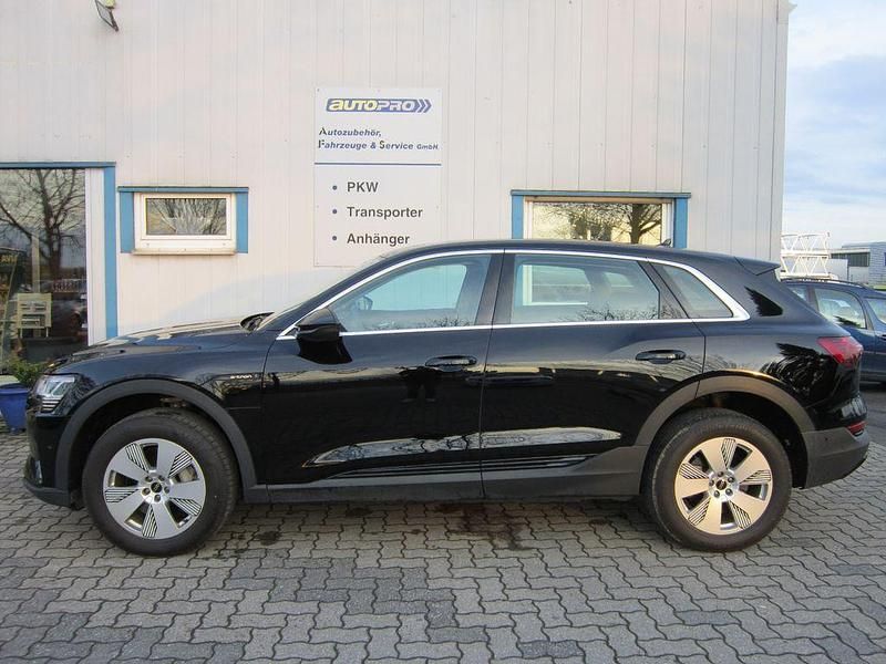 Gebraucht Audi e-tron Basis 230 kW (313 PS) 2022 Schwarz SUV