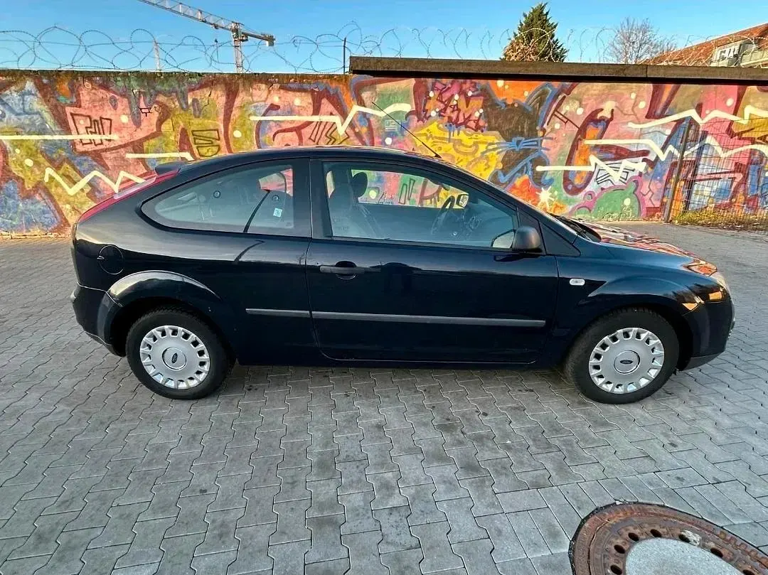 Gebraucht Ford Focus 80 PS (58 kW) 2005 Blau Kleinwagen