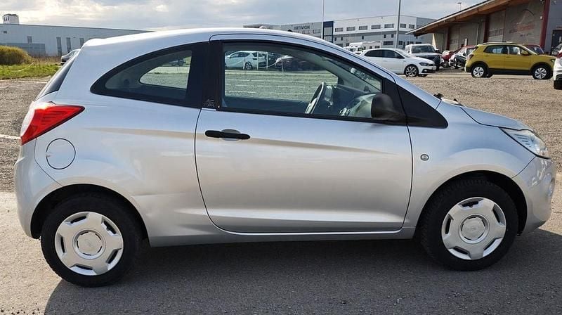 Gebraucht Ford Ka Titanium 69 PS (50 kW) 2010 Silber Kleinwagen