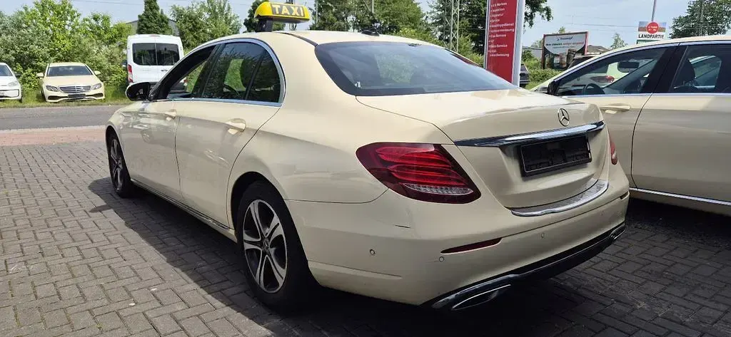 Gebraucht Mercedes E200 150 PS (110 kW) 2019 Hellelfenbein Limousine
