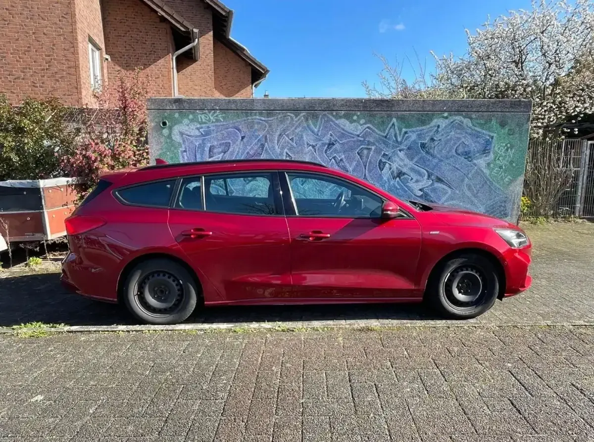 Gebraucht Ford Focus ST-Line 125 PS (91 kW) 2020 Rot Kombi