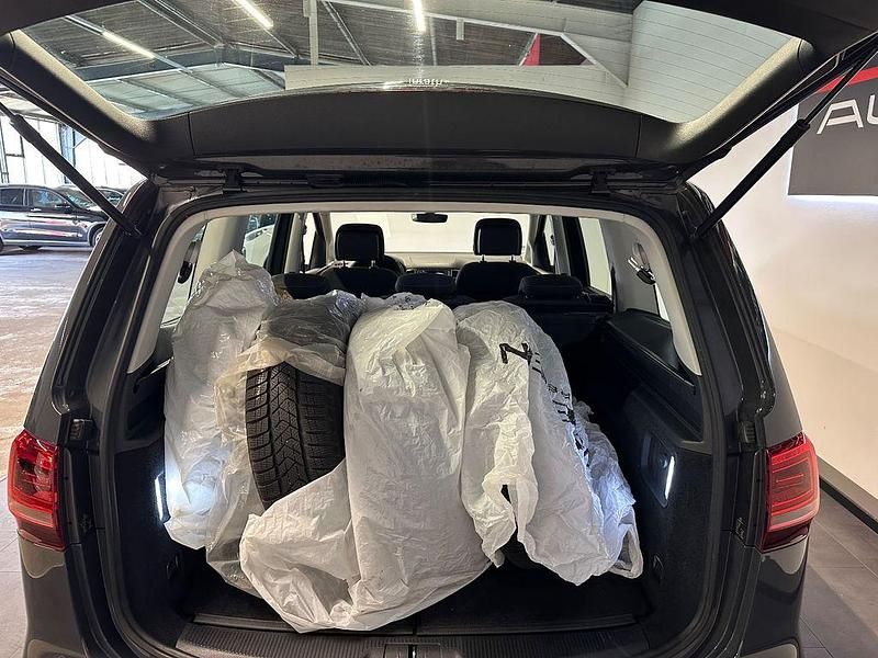 Gebraucht VW Sharan Comfortline 150 PS (110 kW) 2020 Grau Van / Kleinbus