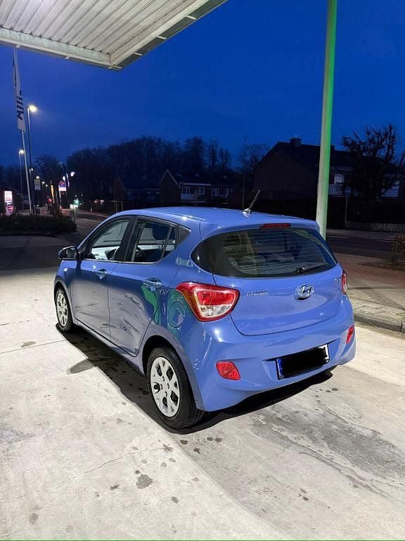 Gebraucht Hyundai i10 Style 91 PS (66 kW) 2016 Blau Kleinwagen