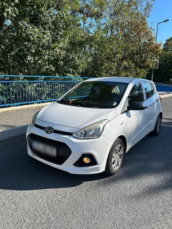 Gebraucht Hyundai i10 Classic 67 PS (49 kW) 2015 Weiß Kleinwagen