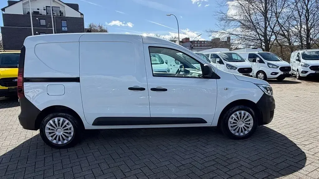 Używany Renault Express 75 KM (55 kW) 2021 Biały Minivan