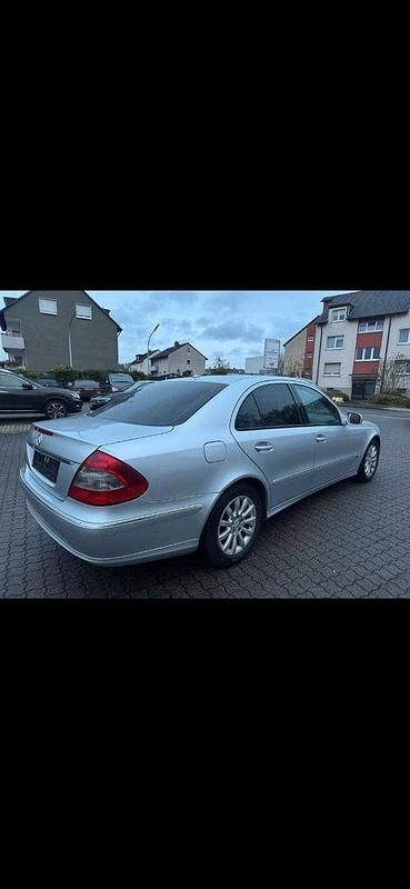 Gebraucht Mercedes E200 Elegance 184 PS (135 kW) 2007 Silber Limousine