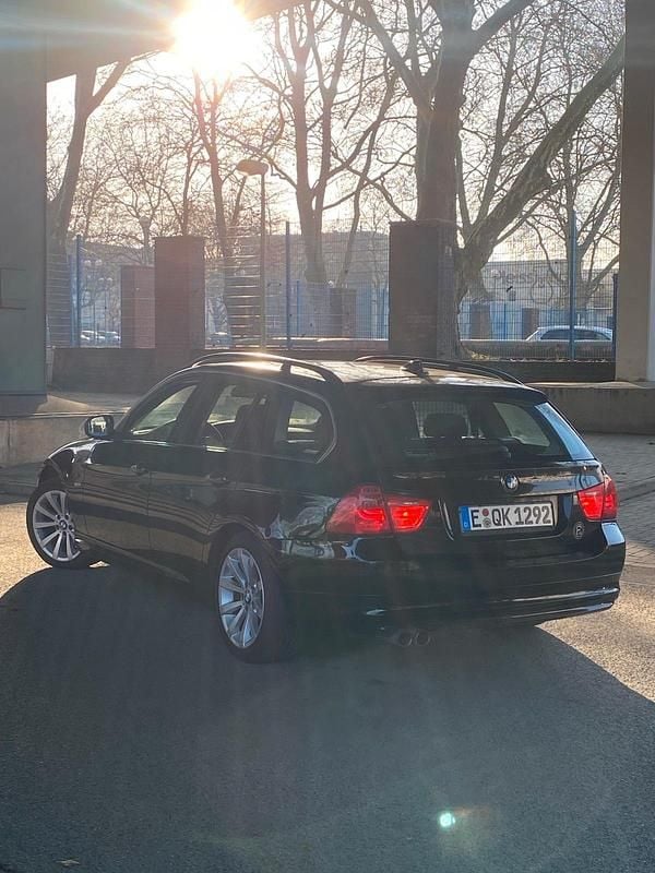 Gebraucht BMW 325 197 PS (144 kW) 2009 Schwarz Kombi