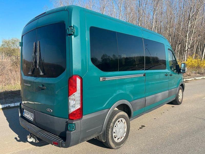 Gebraucht Ford Transit 170 PS (125 kW) 2018 Grün Van / Kleinbus