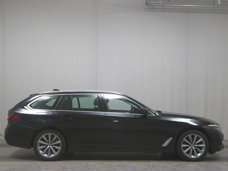 Schwarz Gebraucht 2021 BMW 520 Performance Kombi | 21.580 € (Guter Preis) - Bild 1/4