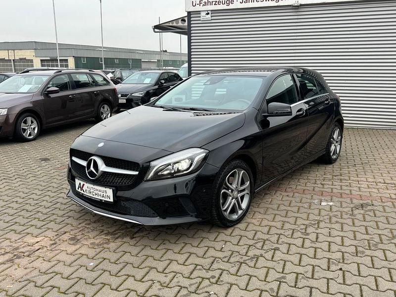 Schwarz Gebraucht 2016 Mercedes A180 Limousine | 11.900 € (Superpreis) - Bild 1/4