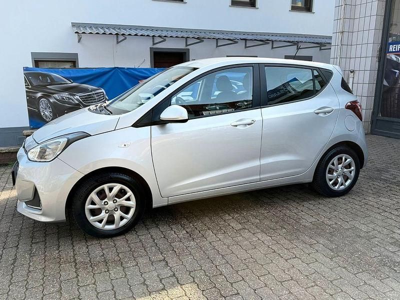 Gebraucht Hyundai i10 67 PS (49 kW) 2020 Silber Kleinwagen