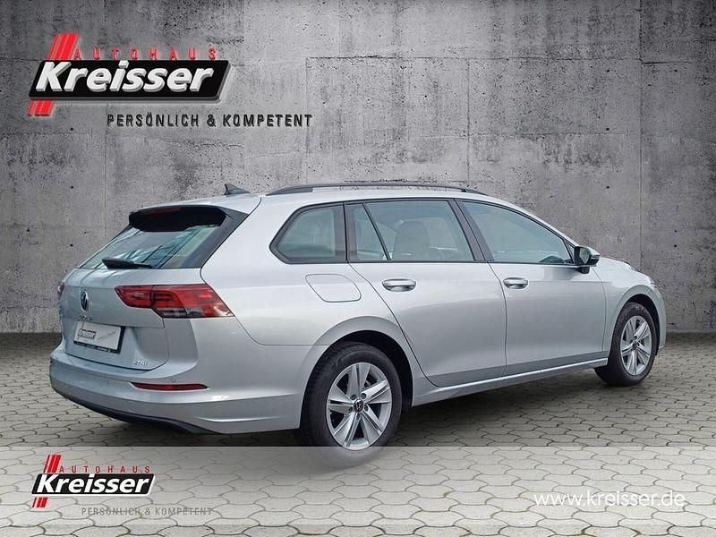 Gebraucht VW Golf VIII Life 131 PS (96 kW) 2024 Silber Kombi