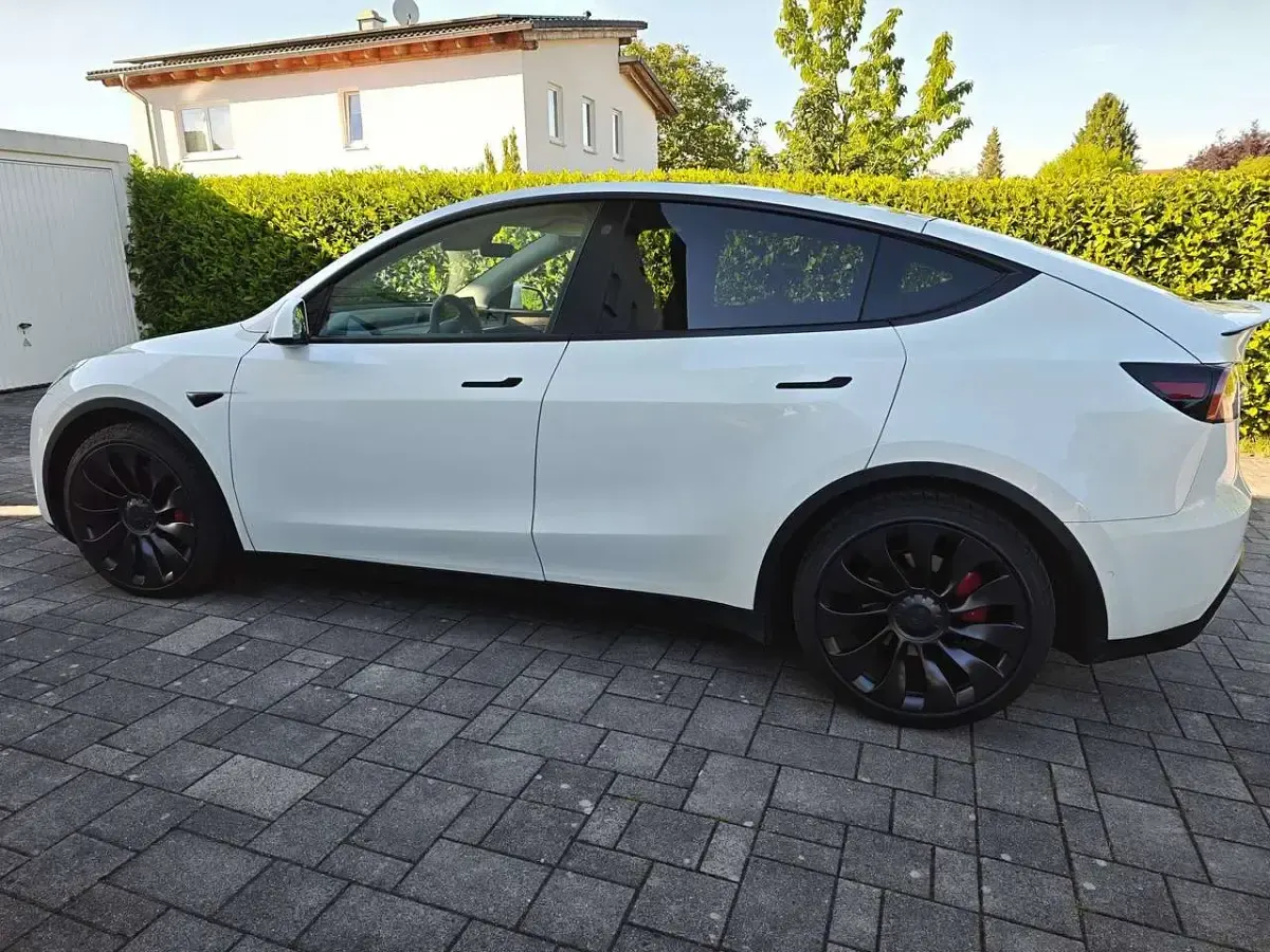 Used Tesla Model Y Performance 397 kW (540 HP) 2022 White SUV