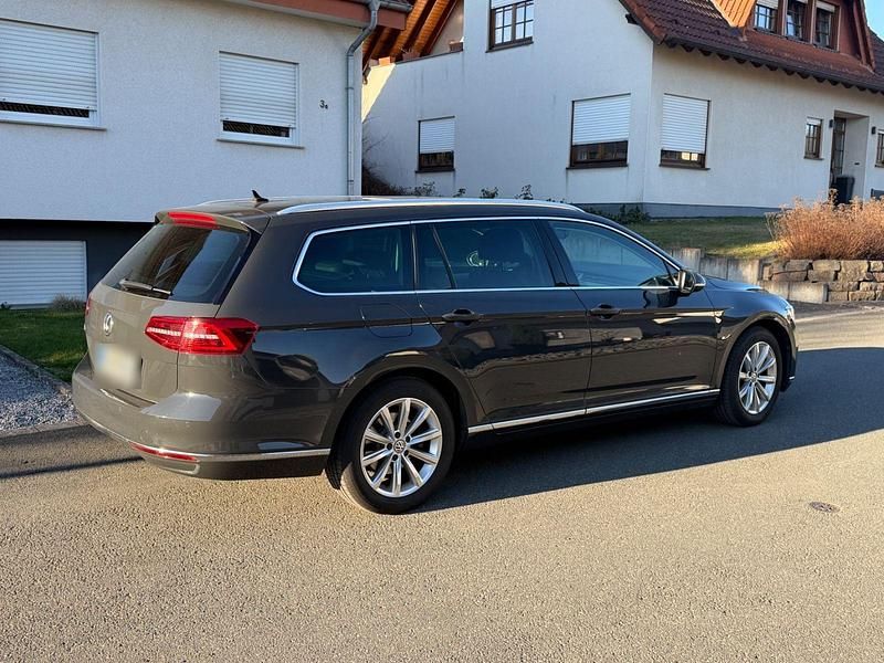 Gebraucht VW Passat Highline 150 PS (110 kW) 2018 Grau Kombi