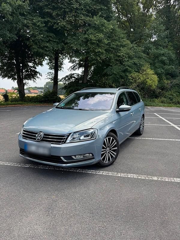Grau Gebraucht 2013 VW Passat Highline Kombi | 8.500 € (Fairer Preis) - Bild 1/4