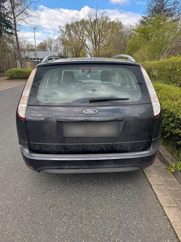 Gebraucht Ford Focus 101 PS (74 kW) 2010 Schwarz Kombi
