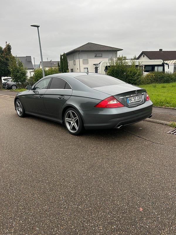 Grau Gebraucht 2007 Mercedes CLS500 AMG Coupé | 16.700 € (Fairer Preis) - Bild 1/4