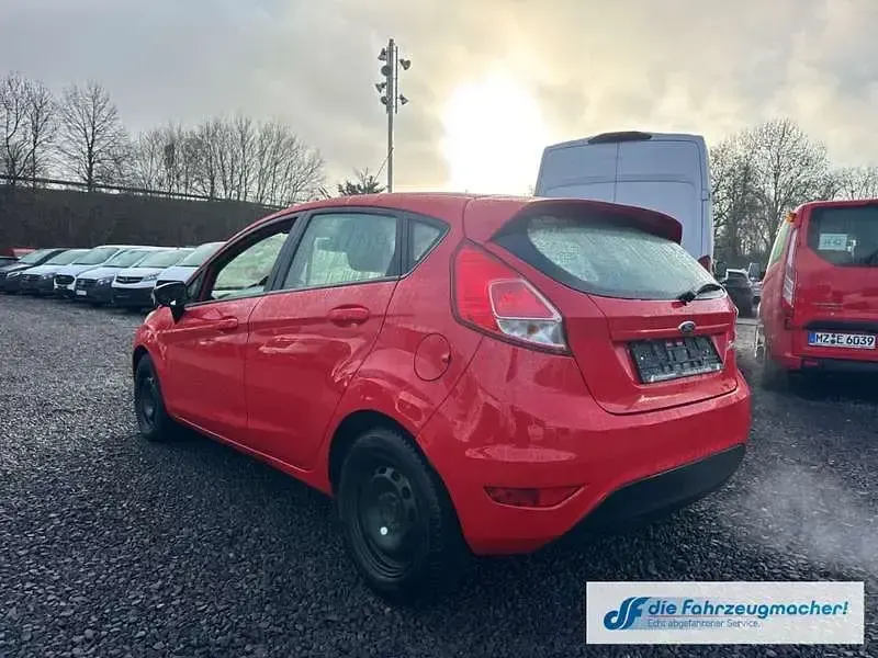 Gebraucht Ford Fiesta Trend 95 PS (69 kW) 2015 Rot Kleinwagen