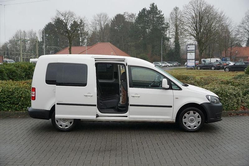 Weiß Gebraucht 2015 VW Caddy Maxi Team Van / Kleinbus | 8.990 € (Fairer Preis) - Bild 1/4