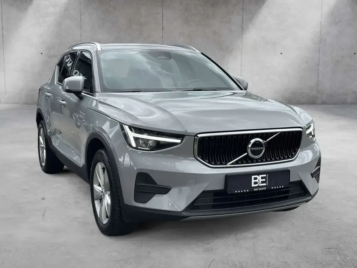 Gebraucht Volvo XC40 Core 163 PS (119 kW) 2024 Vapour grey SUV