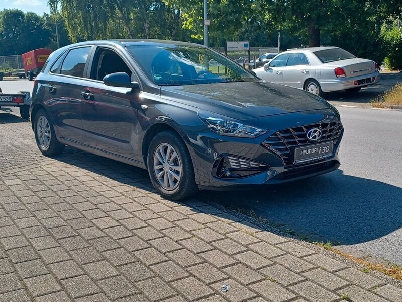 Dark knight / mic Gebraucht 2022 Hyundai i30 Limousine | 14.990 € (Guter Preis) - Bild 1/4
