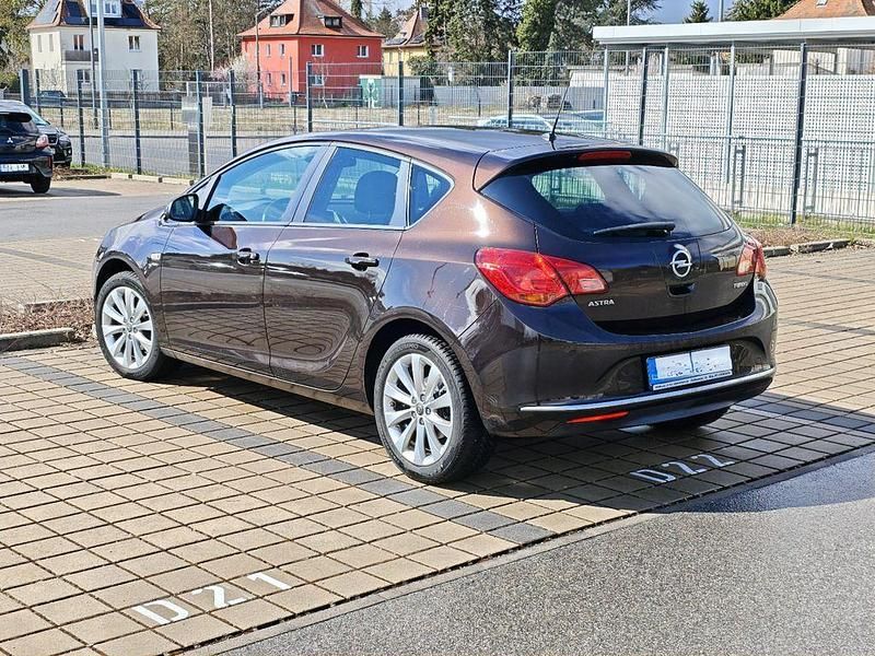 Gebraucht Opel Astra Active 140 PS (102 kW) 2013 Braun Limousine