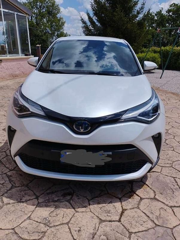 Weiß Gebraucht 2023 Toyota C-HR Lounge SUV | 22.900 € (Superpreis) - Bild 1/4